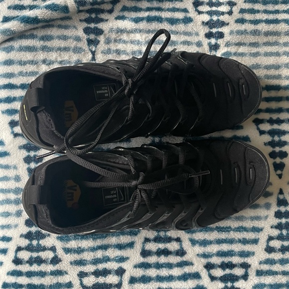 •NWOT• NIKE AIR VAPORMAX PLUS Black Nike Sneakers Shoes •FREE SHIPPING• - Picture 4 of 16